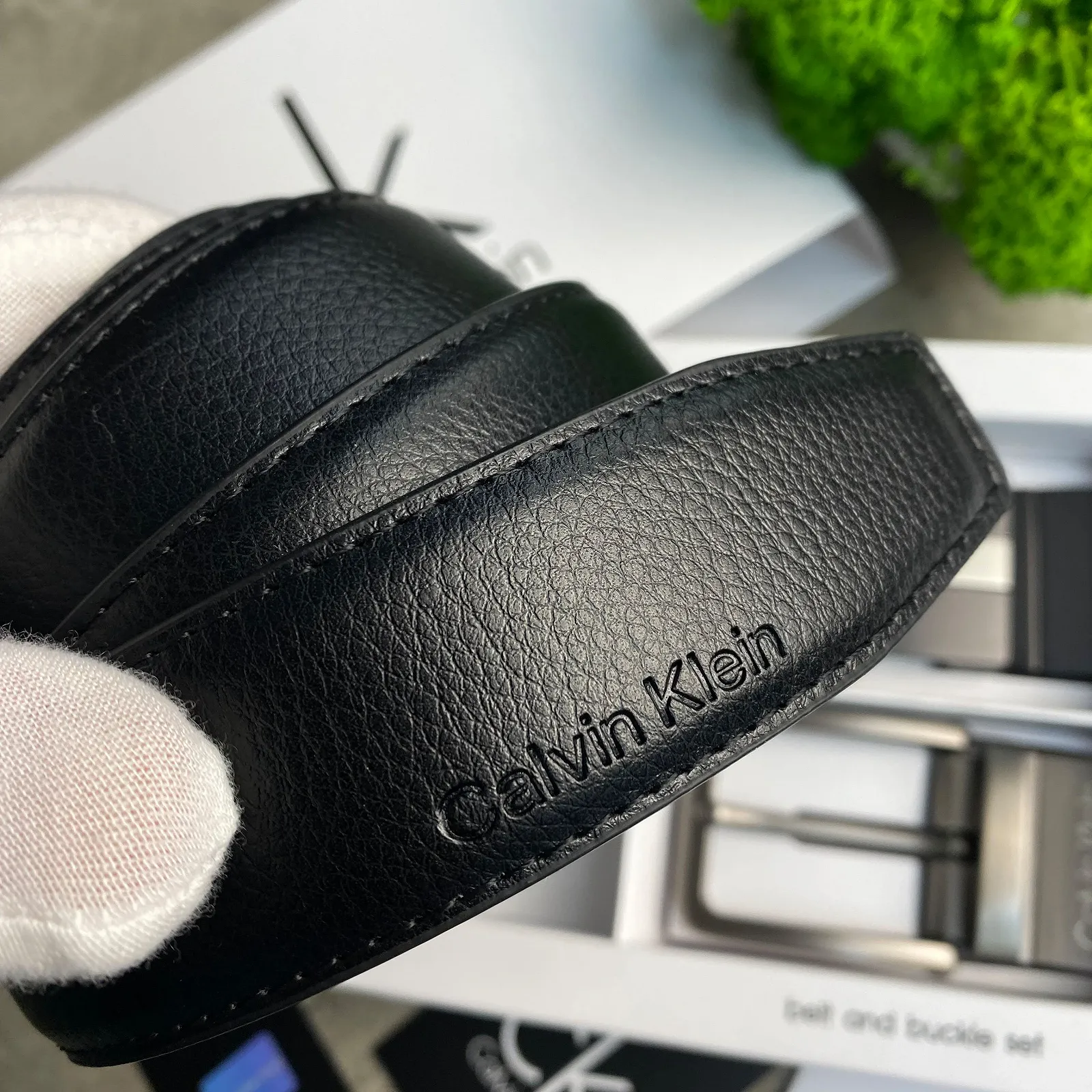 Ремінь чоловічий з натуральної шкіри Calvin Klein подарунковий набір з двома змінними пряжками, фото №3