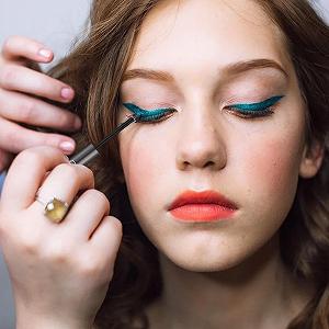 Блискуча Підводка Fowybe ціна на synthetic.ua - Фото 1 Блискуча Підводка Fowybe synthetic.ua - Фото 1