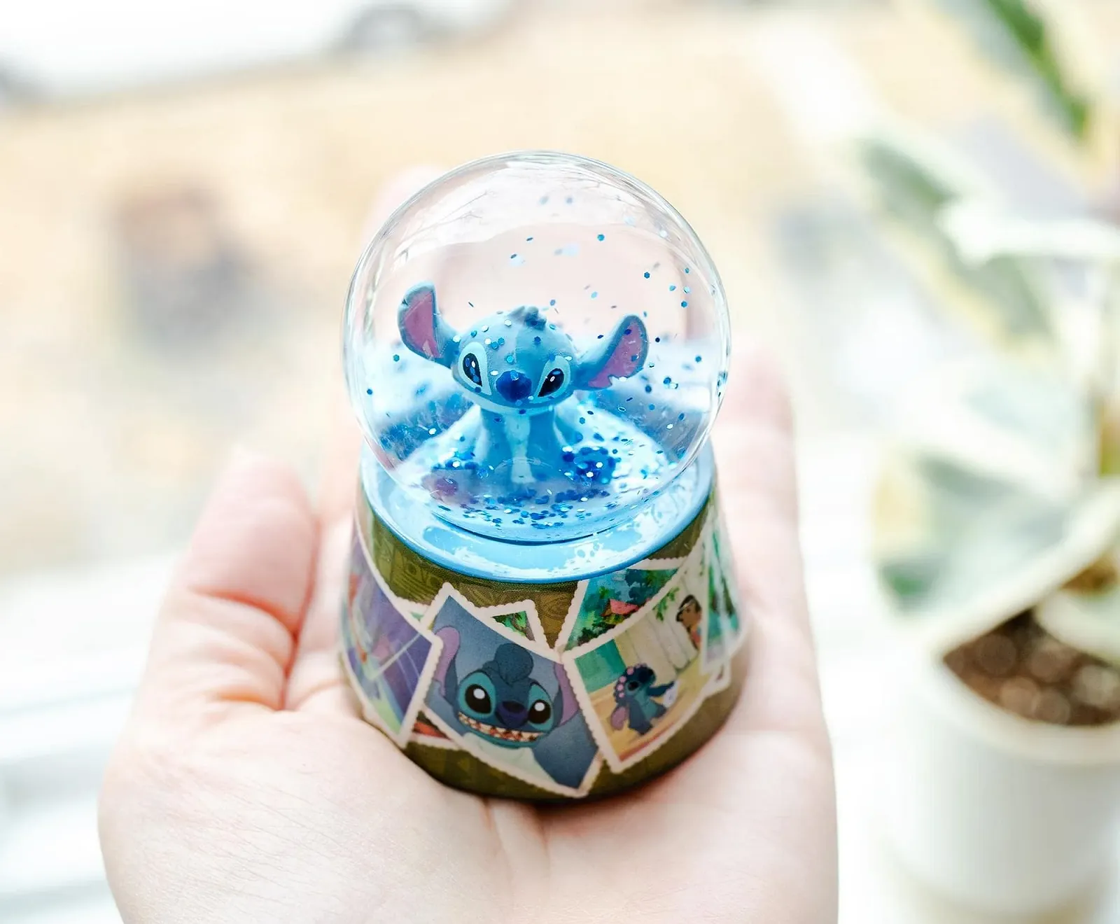 Снігова куля Disney Lilo & Stitch Vintage Photos Mini Illuminated, 7,62 см заввишки, фото №4