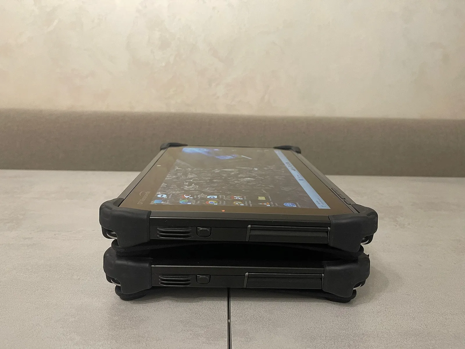 Защищенный планшет DT Research DT311T 11,6" FHD IPS i5-8250U 16 ГБ 256 ГБ Пассивное бесшумное охлаждение, фото №6 Защищенный планшет DT Research DT311T 11,6" FHD IPS i5-8250U 16 ГБ 256 ГБ Пассивное бесшумное охлаждение, фото №6