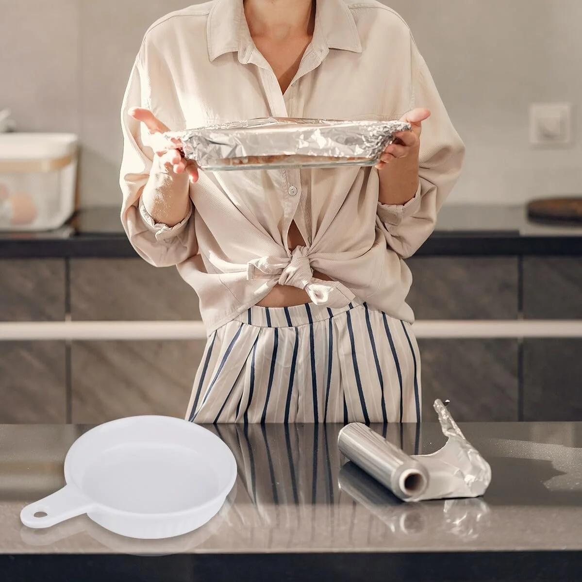 Форма для запікання керамічна кругла з ручкою термостійка біла, фото №2