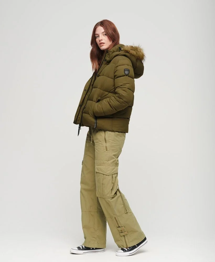 Куртка Superdry Пуховик з коротким капюшоном та штучним хутром Жіночий, фото №3 Куртка Superdry Пуховик з коротким капюшоном та штучним хутром Жіночий, фото №3