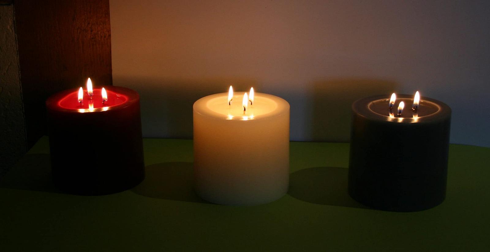 Свічка Pillar Candle кругла 3 гноти сіра діаметр 13 см висота 11 см, фото №4