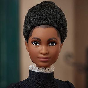 Лялька Barbie Ida B. Wells Inspirational Woman в синій сукні з аксесуарами - газета подарунок для колекціонерів та дітей віком від 6 років synthetic.ua - Фото 1