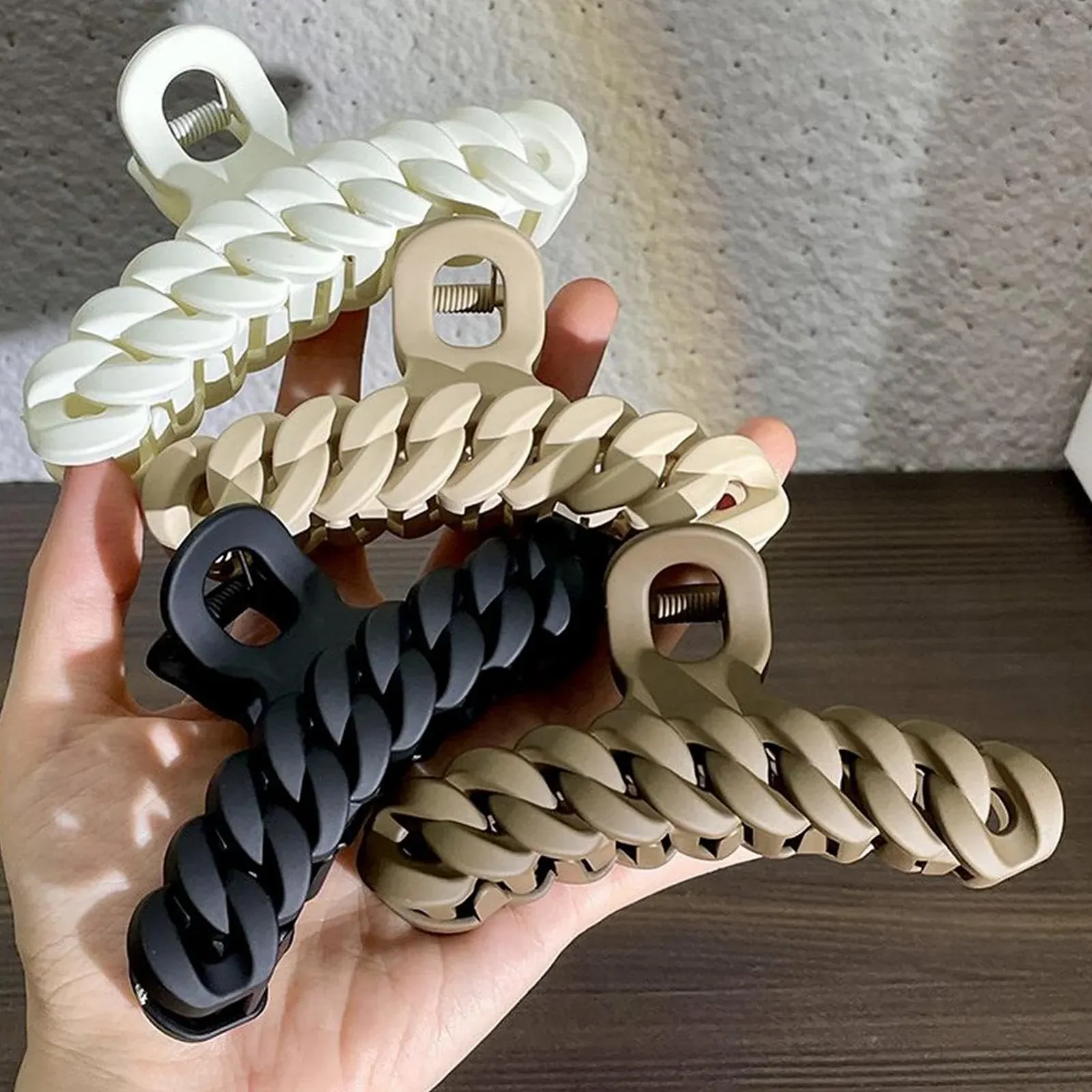 Заколки для волос Twisted Hair Claw для девочек, нескользящие. Портативные заколки для девочек, многоцелевые украшения для свиданий, повседневной жизни, работы, фото №8 Заколки для волос Twisted Hair Claw для девочек, нескользящие. Портативные заколки для девочек, многоцелевые украшения для свиданий, повседневной жизни, работы, фото №8