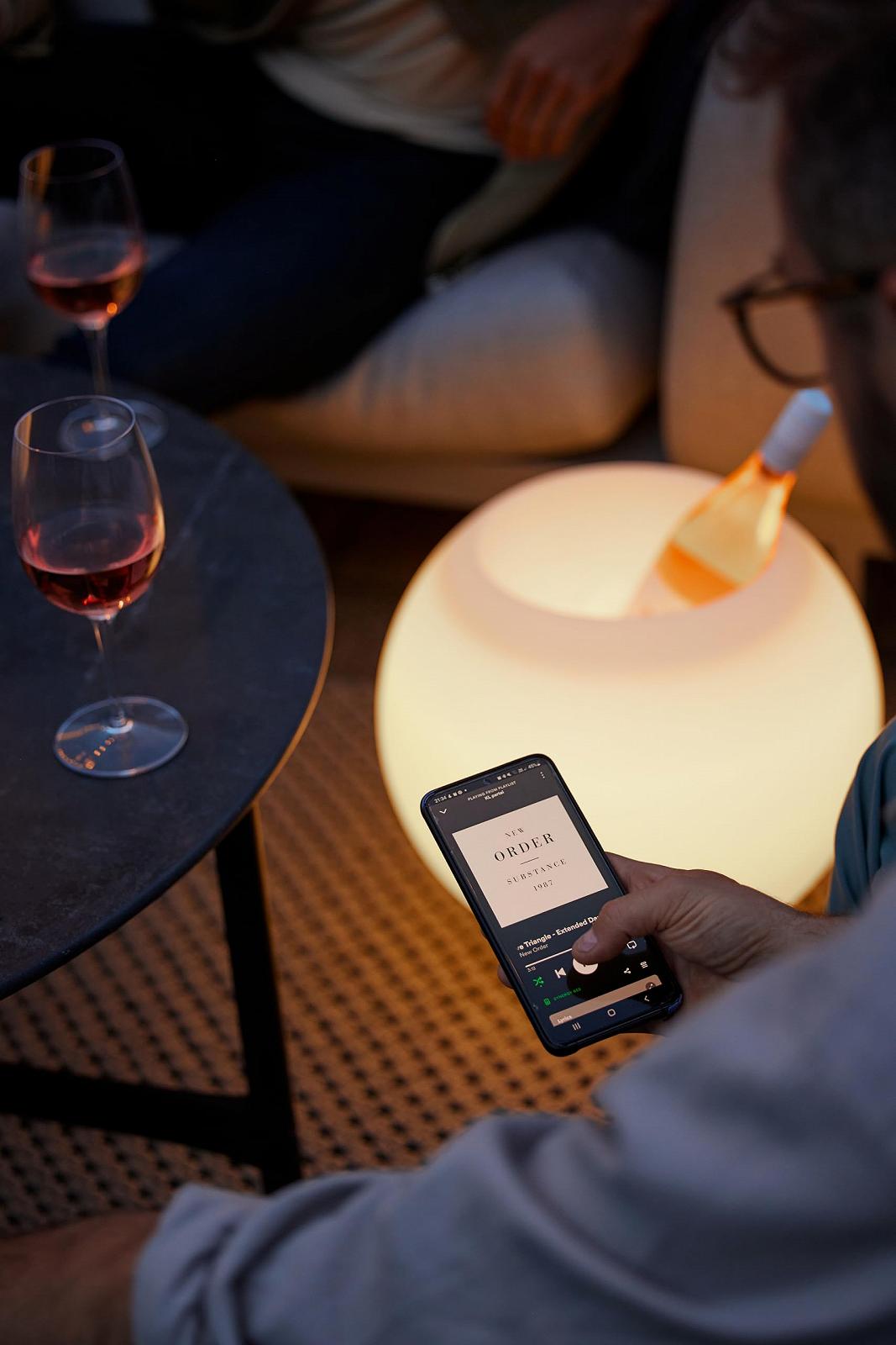 Портативна колонка-лампа Kooduu Sphere - Dimmable LED світло, бездротова Bluetooth колонка з вбудованим тримачем для стаканів - для внутрішнього та зовнішнього декорування, латунь, фото №5