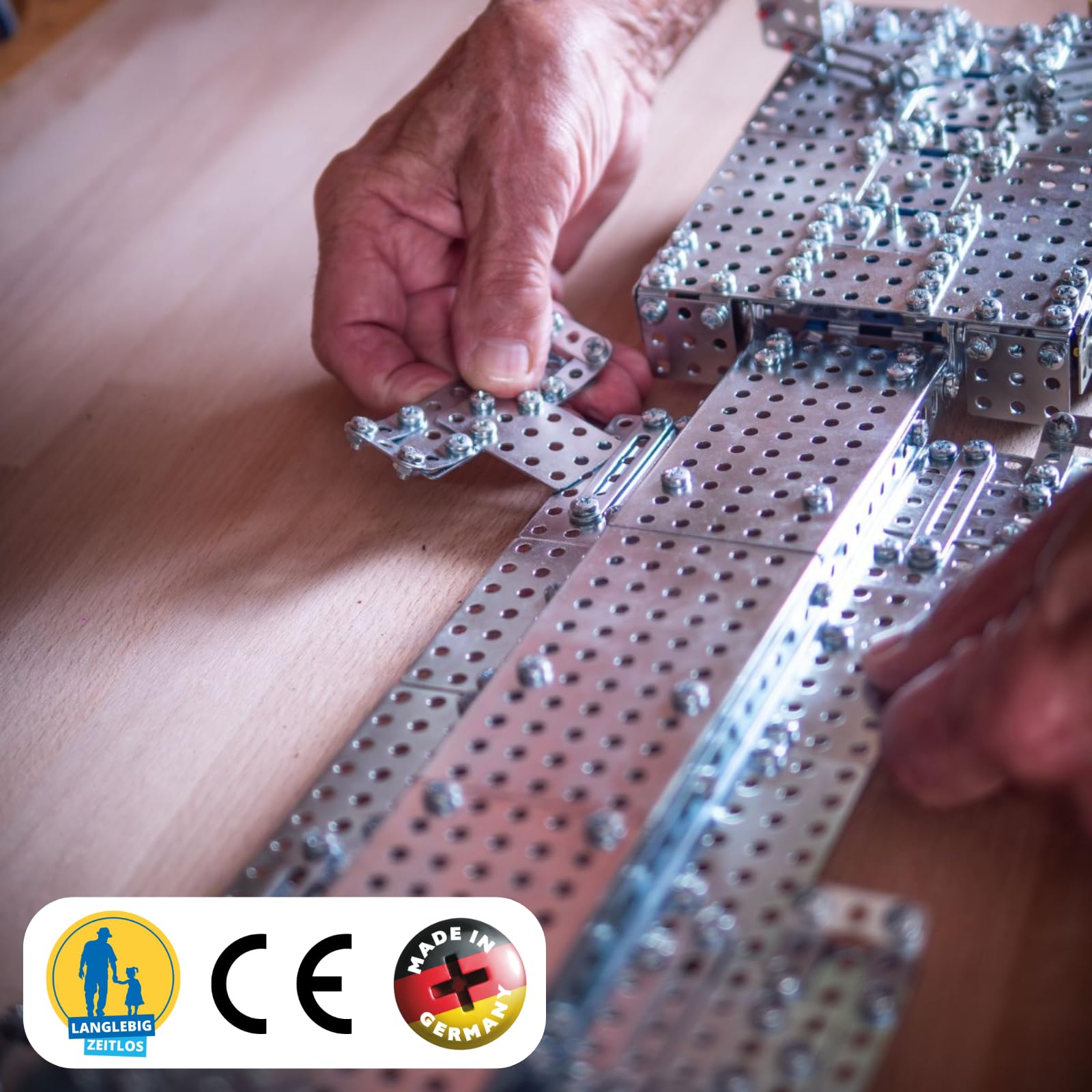 Металевий набір для будівництва Eitech 00331 - вантажівка з причепом, набір моделі з 2180 деталей, вантажівка приблизно 90 см, фото №3