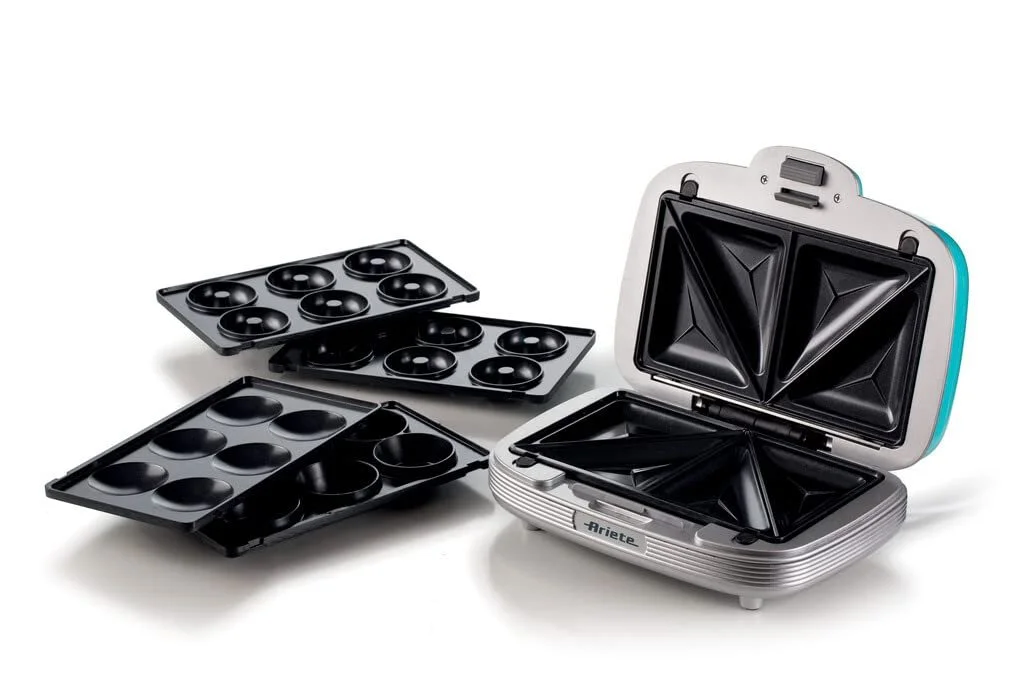 Сэндвичница Ariete Party Time 1972 для сэндвичей и печенья, 700 Вт, 3 антипригарных сменных пластины, светло-голубой., фото №2