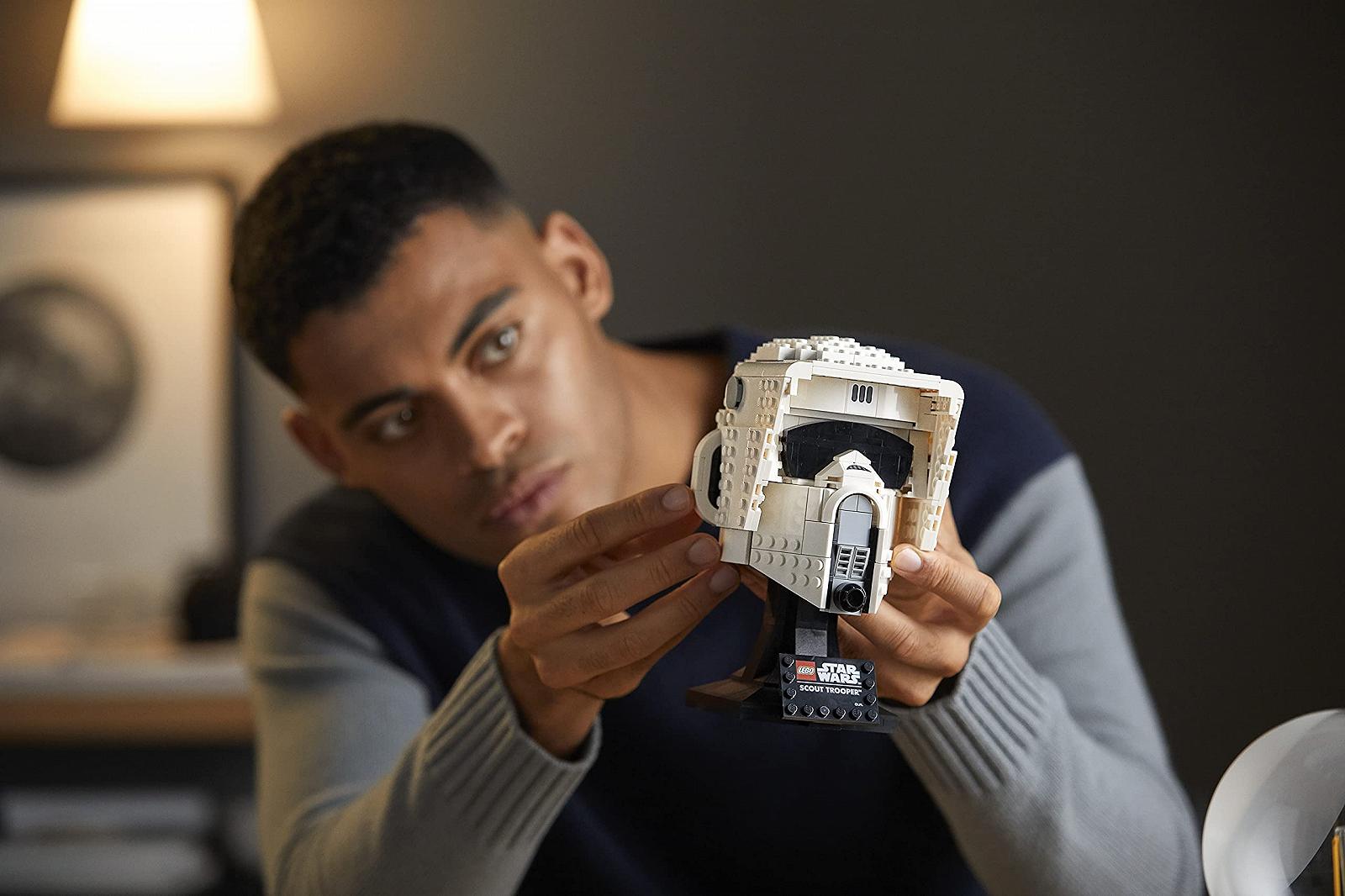 Конструктор LEGO Star Wars 75305 Шлем Разведывательного Штурмовика, фото №8 Конструктор LEGO Star Wars 75305 Шлем Разведывательного Штурмовика, фото №8