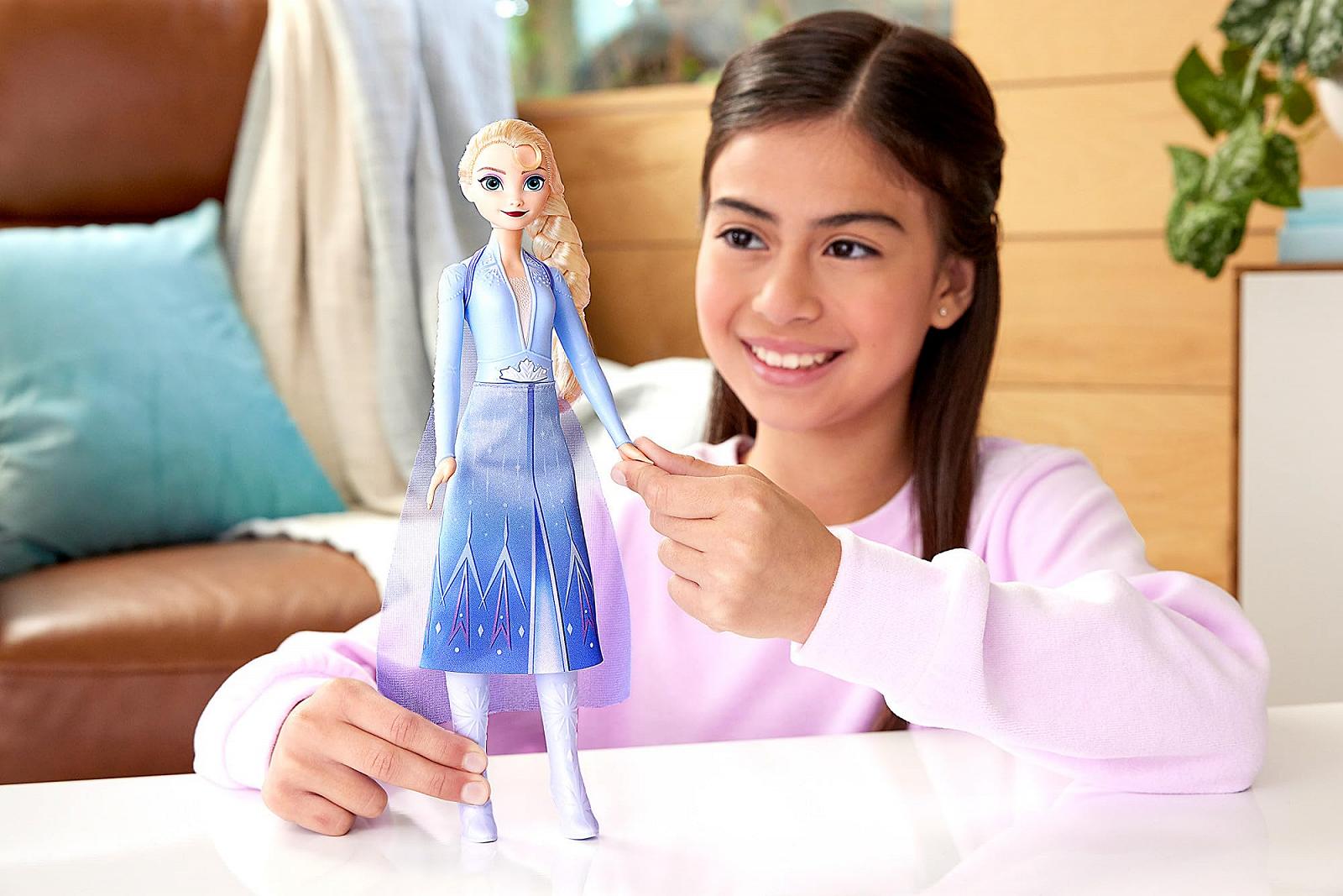 Кукла Mattel Disney Frozen Эльза Поющие Приключения в Фирменной Одежде HXD32, фото №2