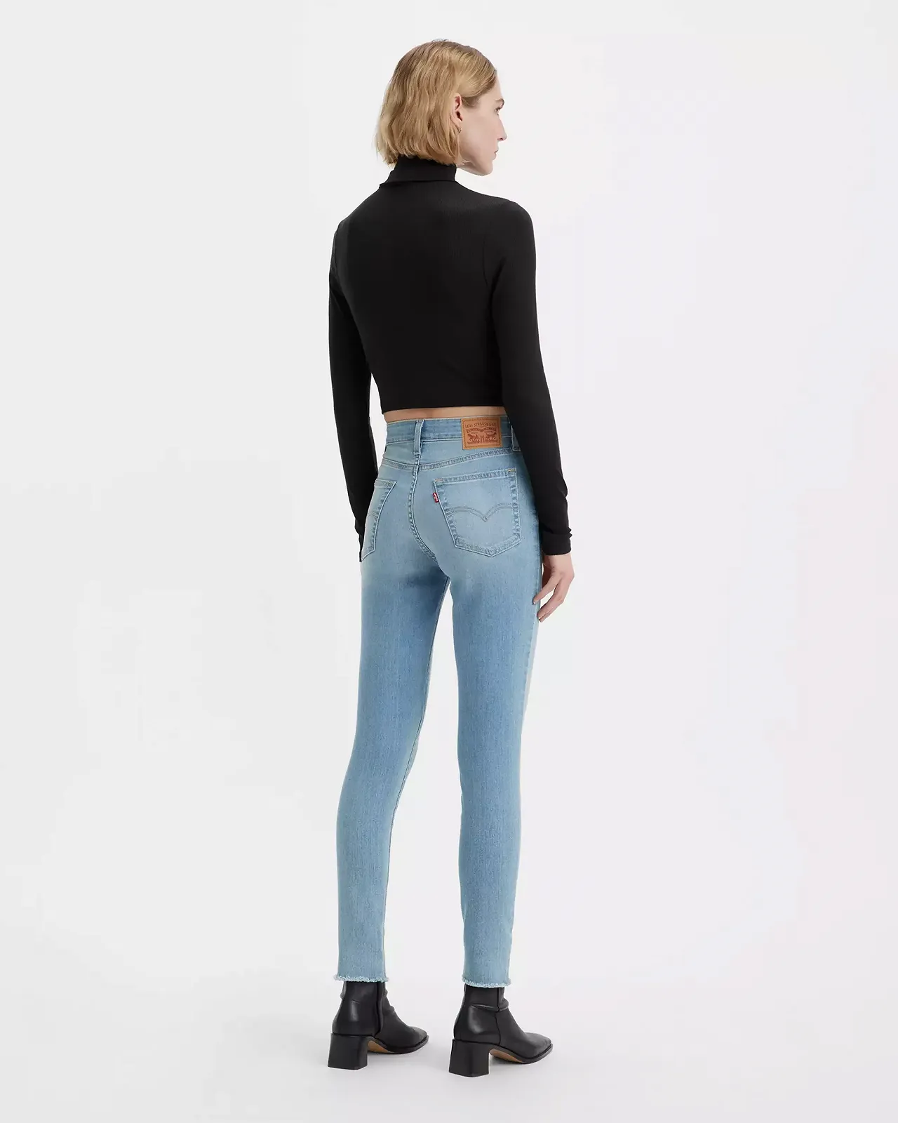 Женские джинсы Levis - 721 High Rise Skinny Light Of My Life - 25, фото №3 Женские джинсы Levis - 721 High Rise Skinny Light Of My Life - 25, фото №3
