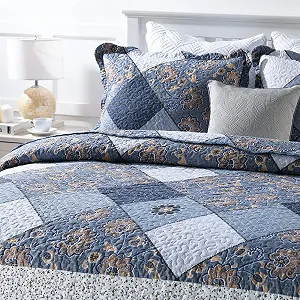 Покривало Qucover 220 x 240 см, стьобане, мікрофібра, тонке зимове, двосторонній дизайн, синій з квітковим візерунком synthetic.ua - Фото 1