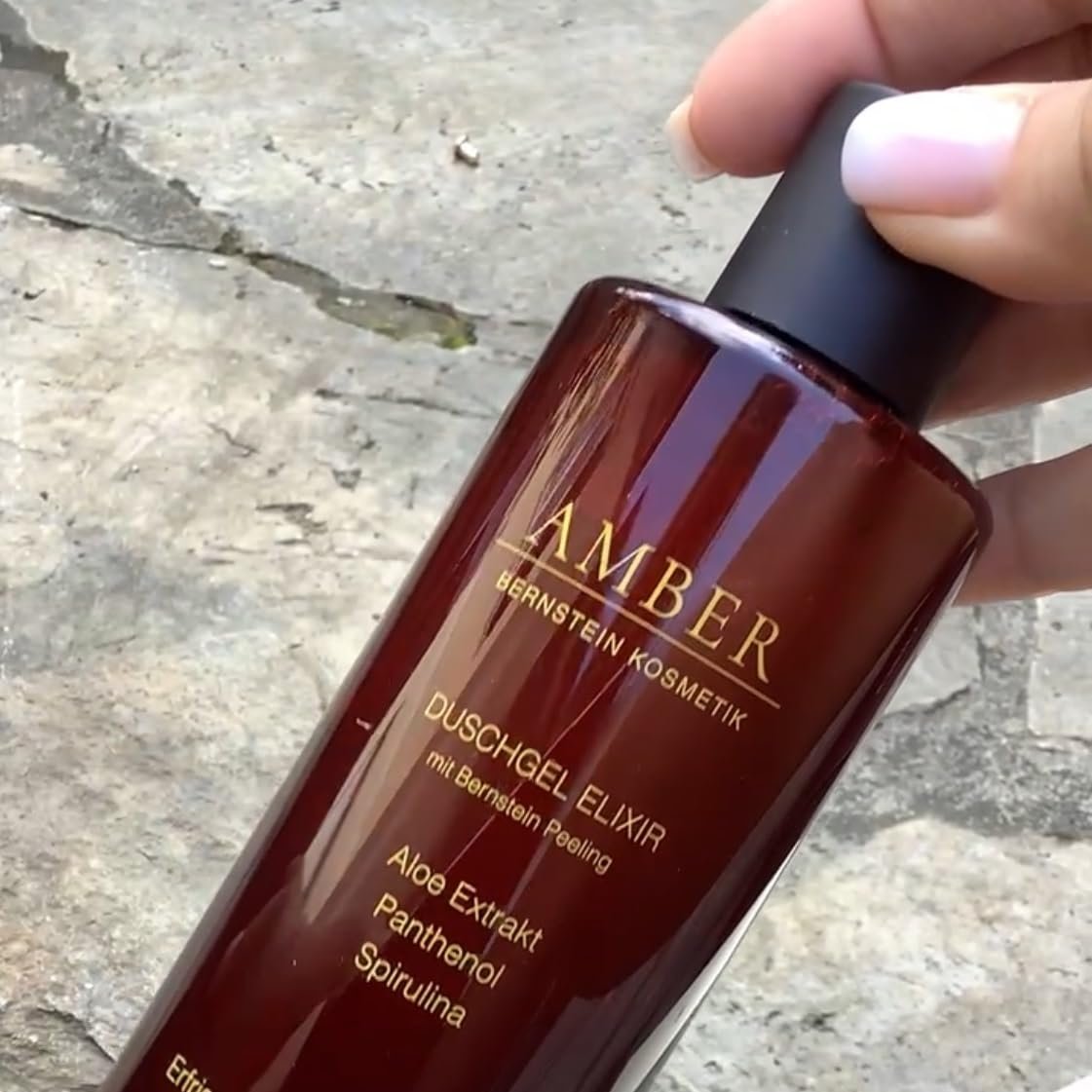 Гель-эликсир для душа с янтарным пилингом, экстрактом алоэ, пантенолом и спирулиной 250 мл, фото №4