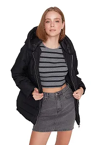 Куртка TRENDYOL Пуховая Однотонная Зимняя synthetic.ua - Фото 1