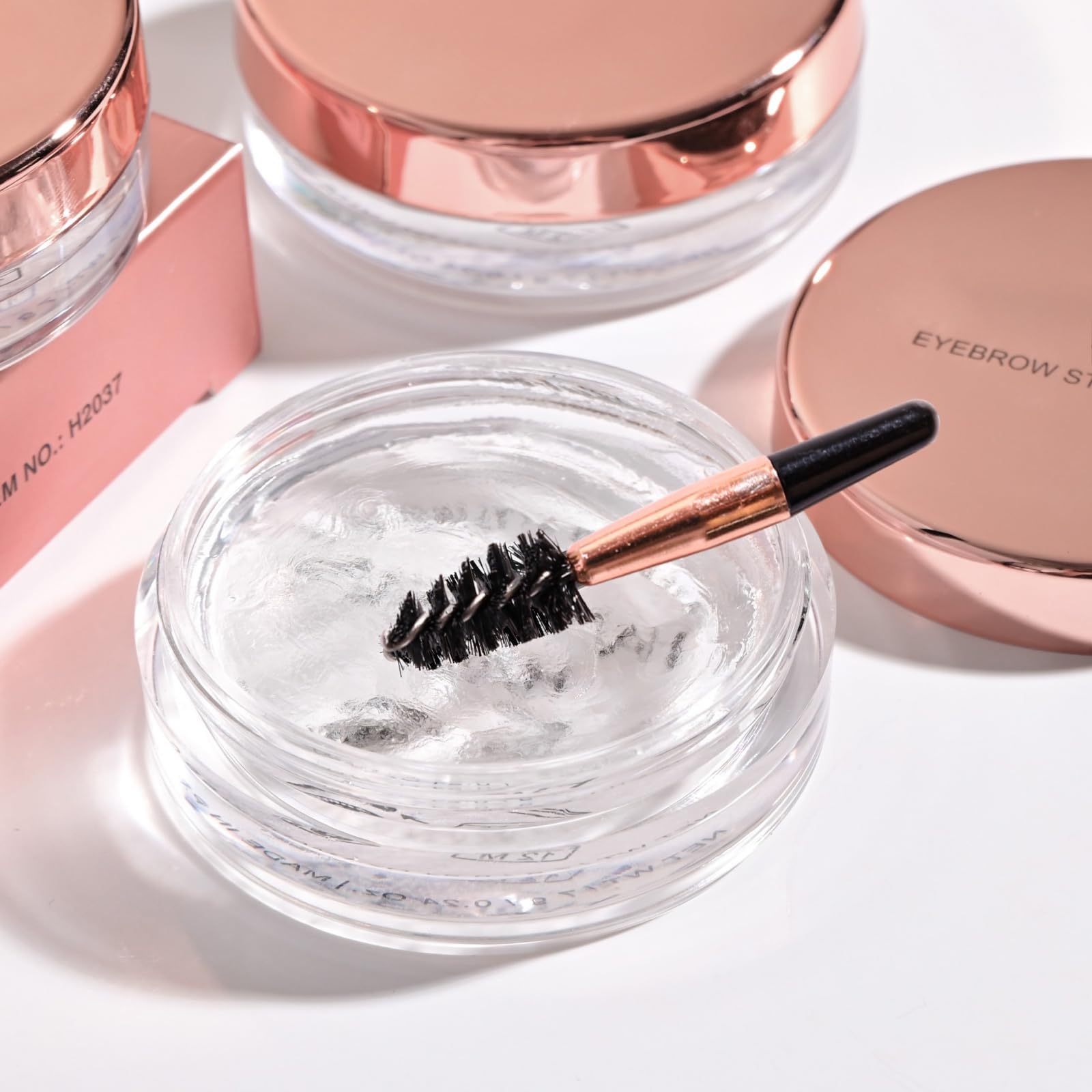 Гель NAOLVE для бровей прозрачный длительного действия, фото №4 Гель NAOLVE для бровей прозрачный длительного действия, фото №4