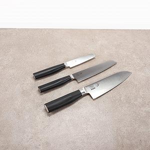 Набір ножів Офісний ніж, Універсальний ніж, Santoku Kai Shun Tim Mälzer Kamagata TMK-0700, TMK-0701, TMK-0702, лезо 18 см + Обробна дошка 40 x 30 см (дуб) synthetic.ua - Фото 1