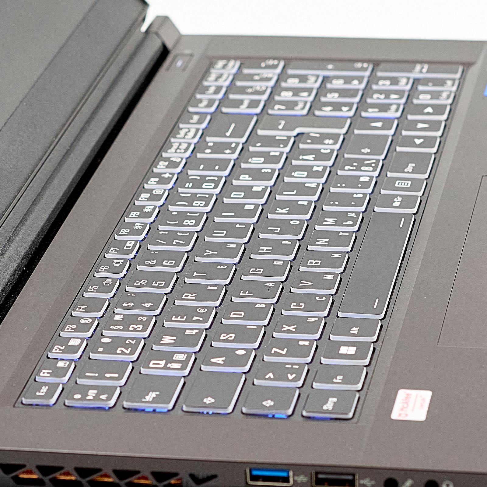Ігровий ноутбук 17,3" Medion (Lenvo Group) Erazer Scout E10 Intel Core i5-12500H RAM 16 ГБ SSD 1 ТБ Nvidia GeForce RTX 3050 Win10 (4528), фото №2