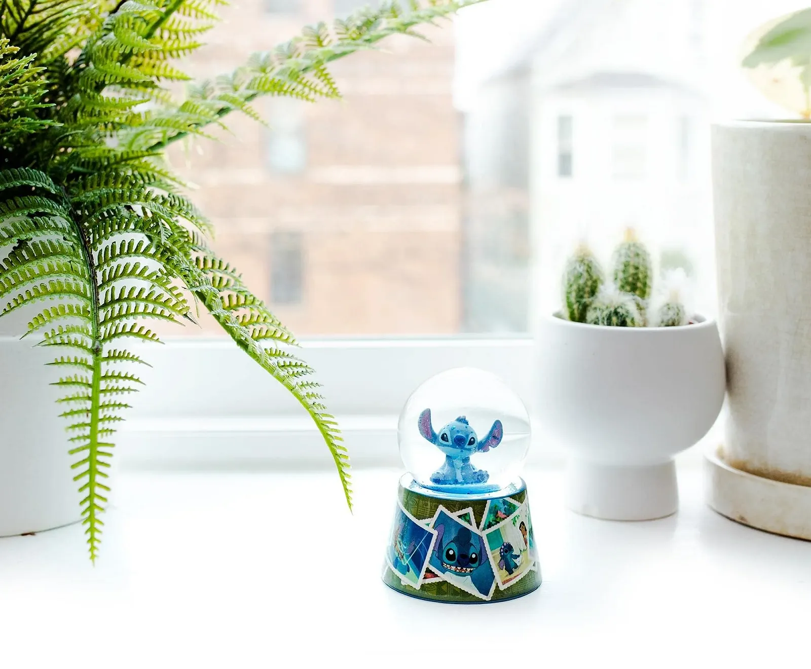 Снігова куля Disney Lilo & Stitch Vintage Photos Mini Illuminated, 7,62 см заввишки, фото №7