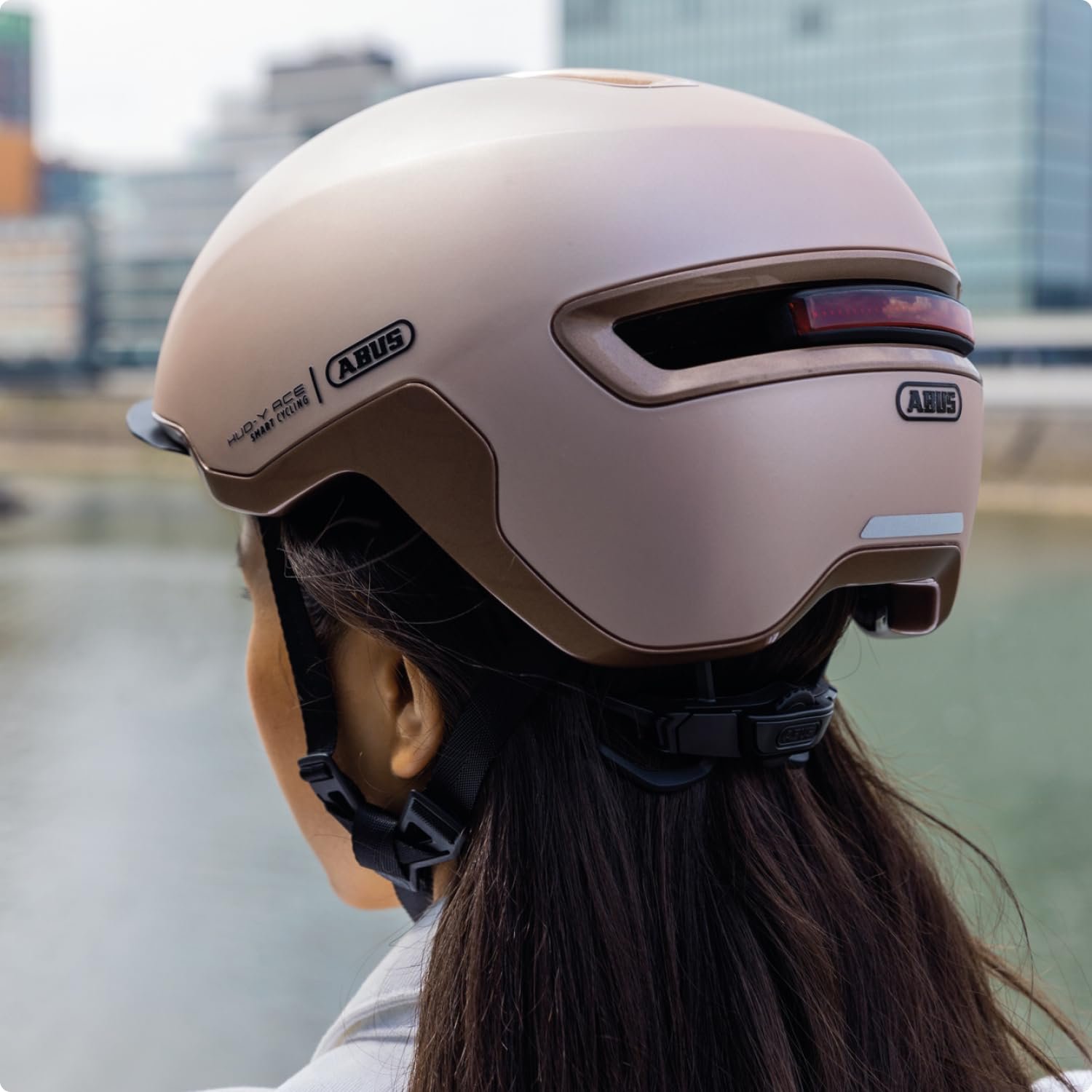 Шлем Urban ABUS HUD-Y с магнитной, перезаряжаемой LED подсветкой и магнитной застежкой, фото №6