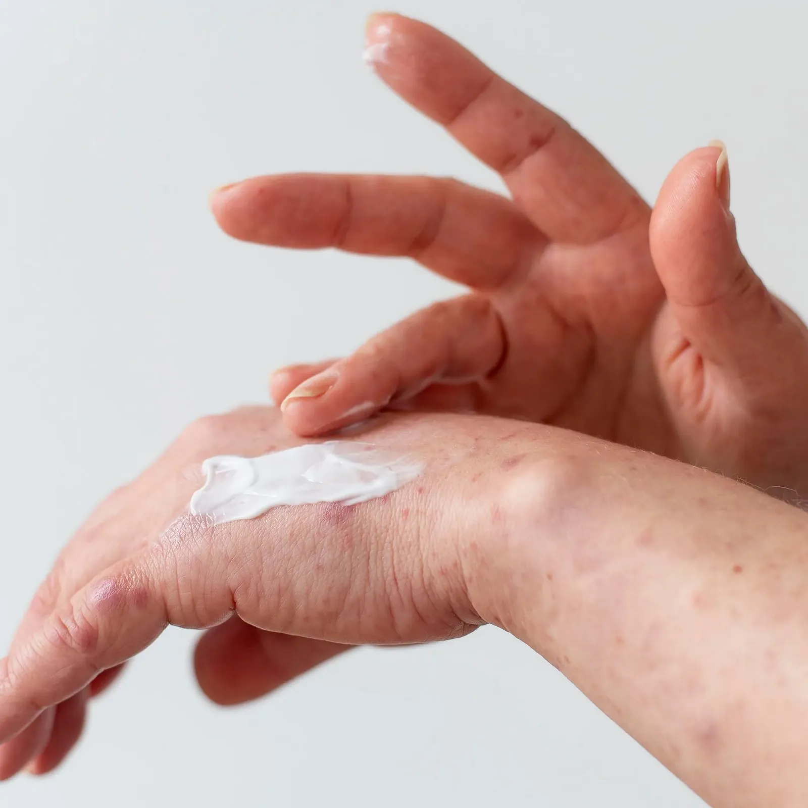 Крем для рук з календулою, 100 мл, регенеруючий та заспокійливий, фото №4 Крем для рук з календулою, 100 мл, регенеруючий та заспокійливий, фото №4