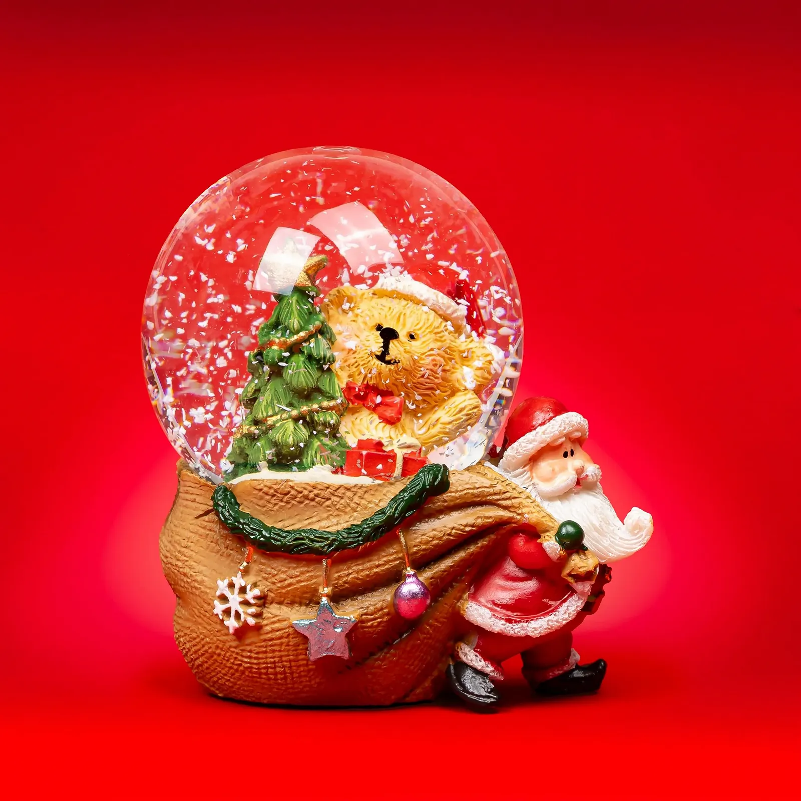 Маленька Скляна Декоративна Снігова Куля SIKORA SK24 Ведмідь в Мішку Діаметр 45 мм, фото №1 Маленька Скляна Декоративна Снігова Куля SIKORA SK24 Ведмідь в Мішку Діаметр 45 мм, фото №1