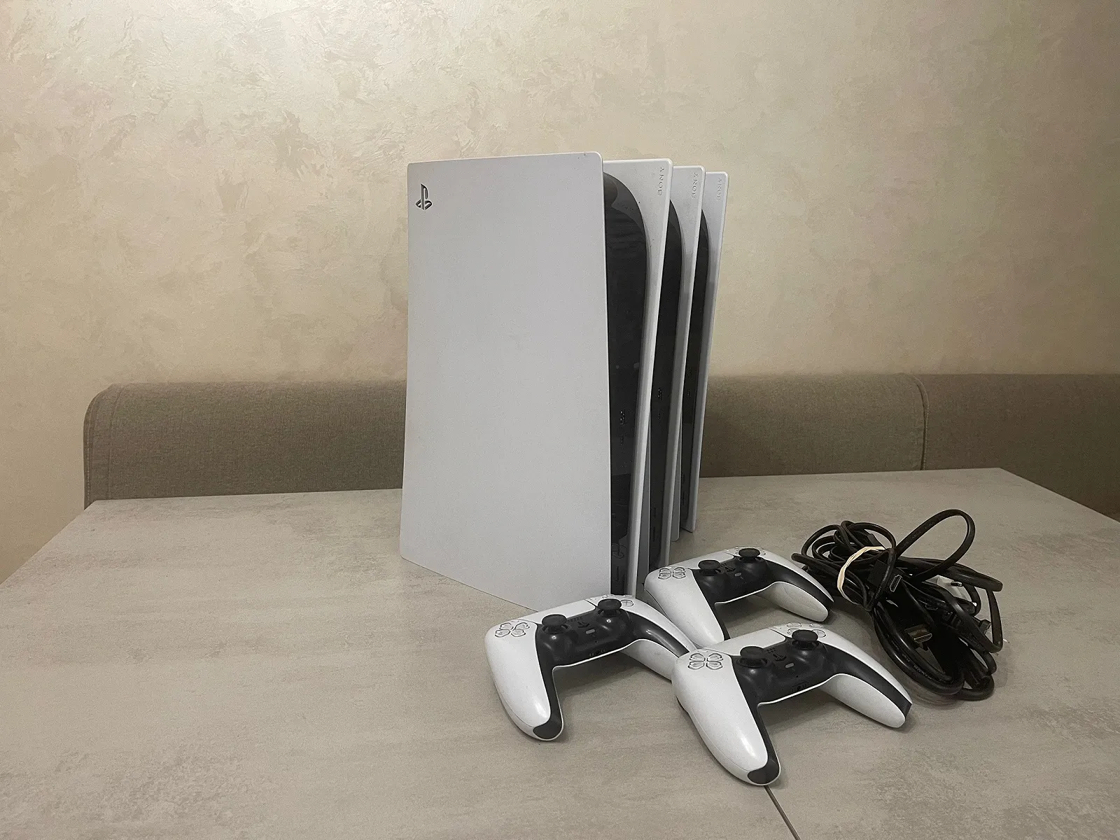 Ігрові приставки Sony Playstation PS5 CFI-1015A, CFI-1115A, CFI-1215A,  Blu-ray + джойстик, фото №3