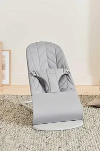 Шезлонг BabyBjörn Bliss / Light Grey / Woven Petal Quilt synthetic.ua - Фото 1