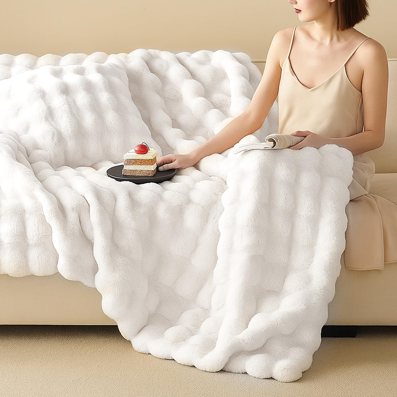 Покривало Chingcoo Плюшева Кролик Білий, 100 x 160 см, фото №5 Покривало Chingcoo Плюшева Кролик Білий, 100 x 160 см, фото №5