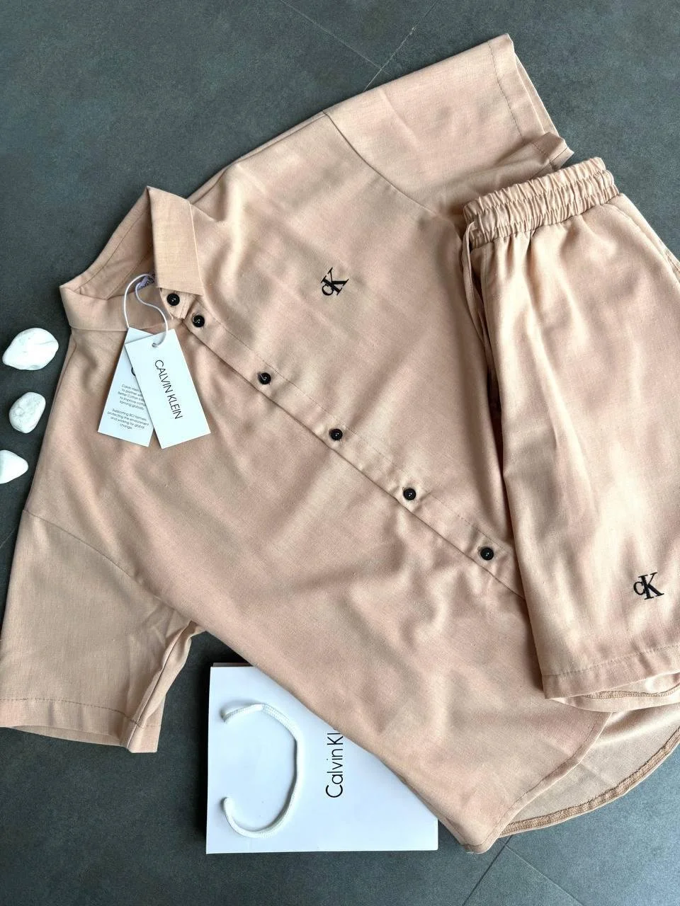 Чоловічий комплект Calvin Klein, на літо, з льону, бежевий, фото №3 Чоловічий комплект Calvin Klein, на літо, з льону, бежевий, фото №3