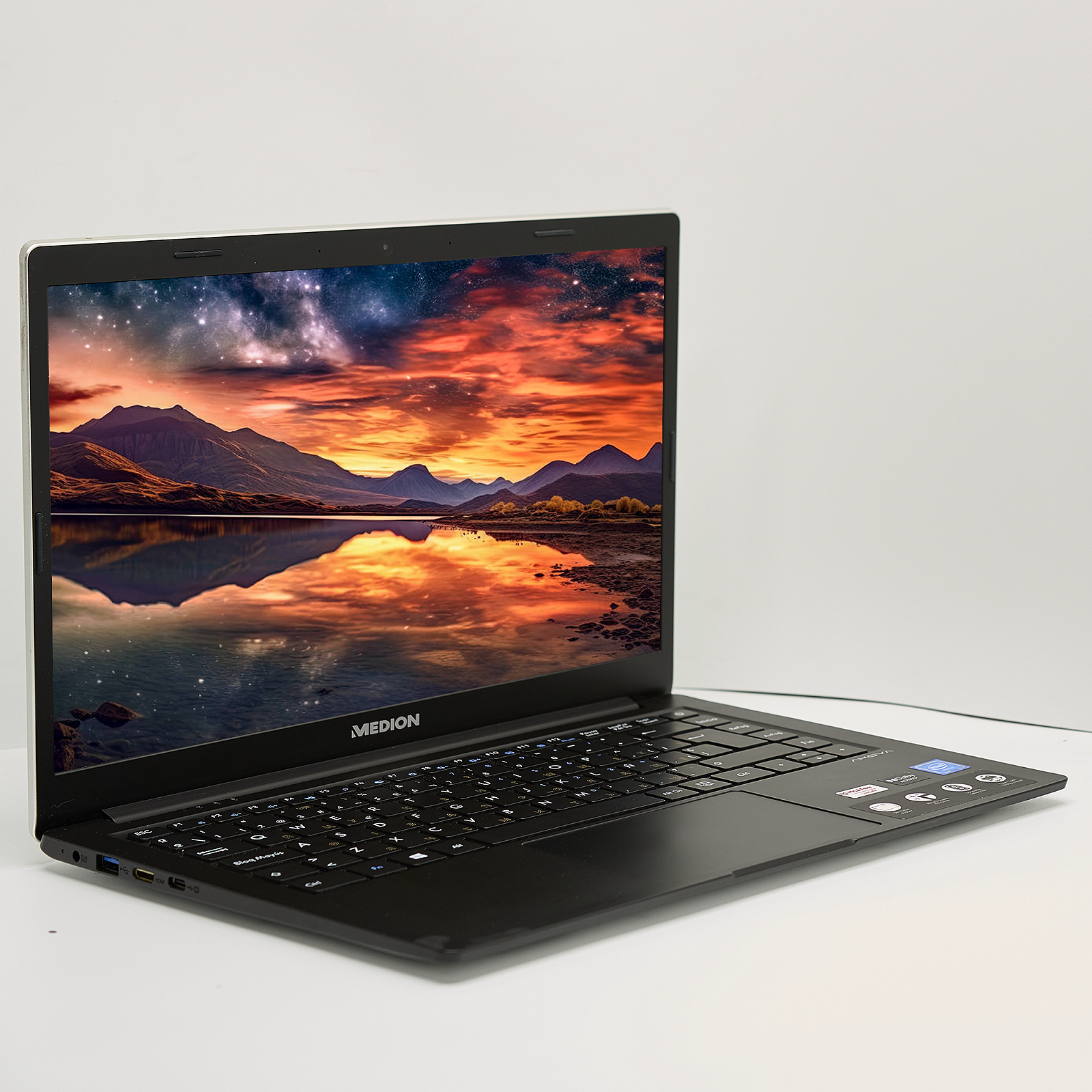 Ноутбук 14" Medion (Lenovo Group) Akoya E4251 Intel RAM 4 ГБ SSD 128 ГБ Метал Ультрабук Win10, фото №4