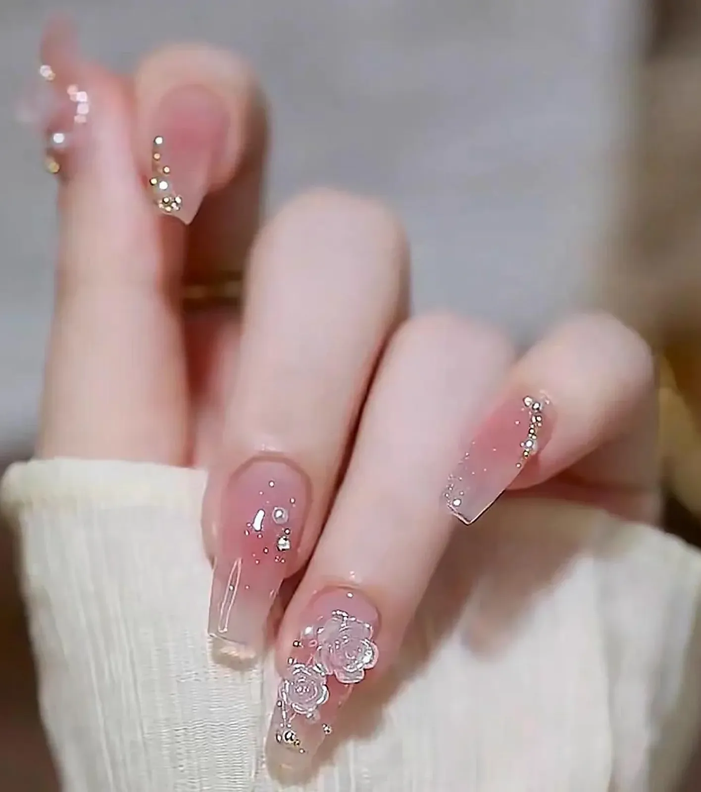 Накладные ногти TAKONE Press On Nails 24 шт., 3D цветы камелии, средние квадратные, французский дизайн, самоклеящиеся, фото №1 Накладные ногти TAKONE Press On Nails 24 шт., 3D цветы камелии, средние квадратные, французский дизайн, самоклеящиеся, фото №1