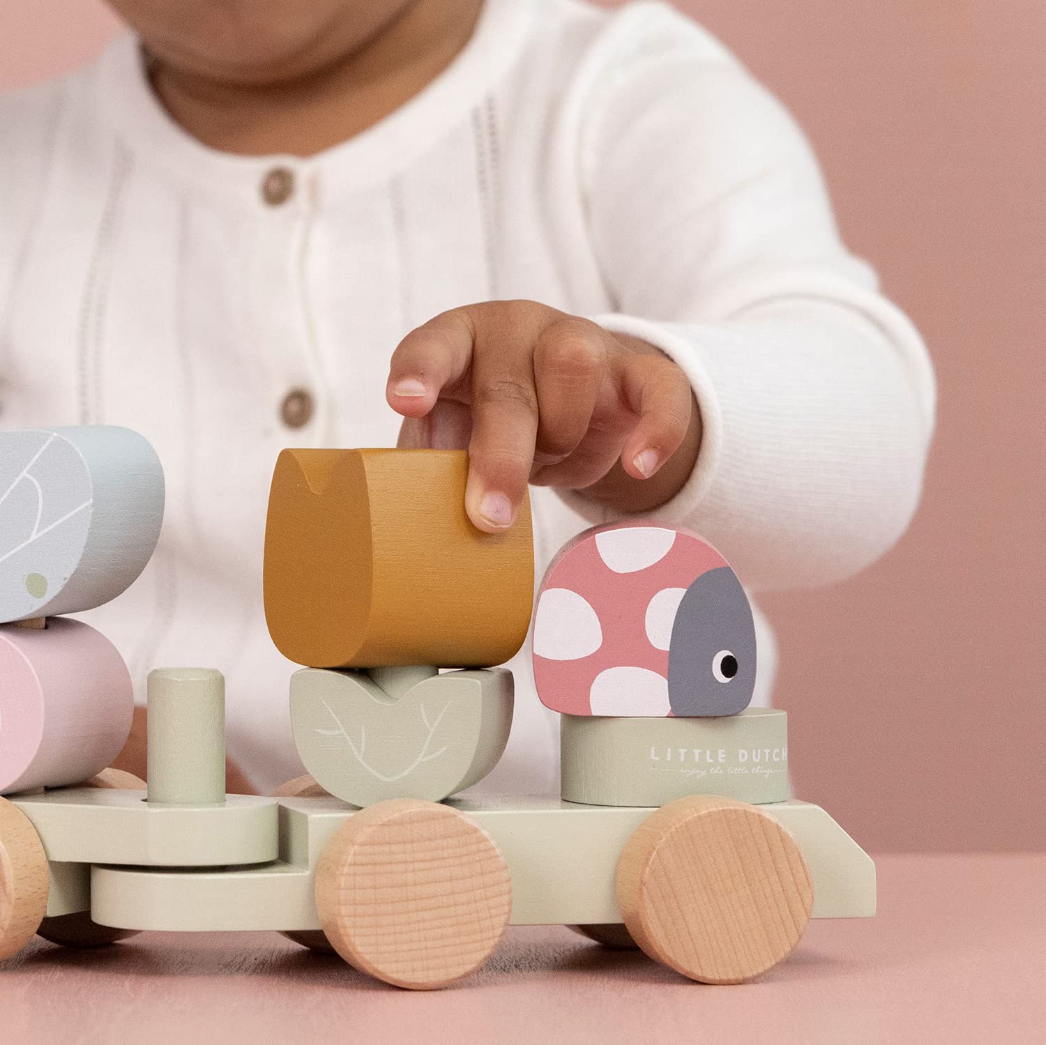 Деревянный поезд Little Dutch 7067 FSC с формами и тяговым шнуром - Цветы и Бабочки, фото №4