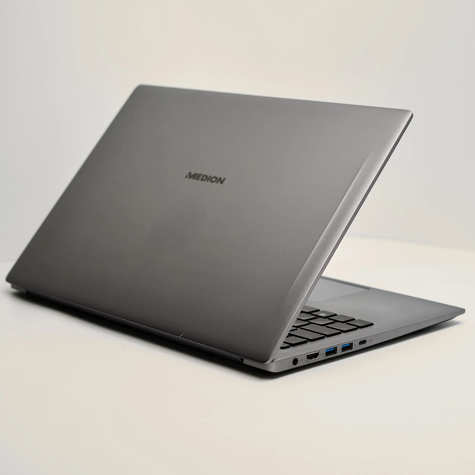 Ноутбук Medion (Lenovo Group) Akoya S15447 | Intel Core i5-10210U | IPS (1920x1080) FullHD | RAM 8 ГБ | SSD 256 ГБ | Intel UHD Graphics | Металевий корпус | Підсвітка клавіатури | Win11 (5025), фото №3