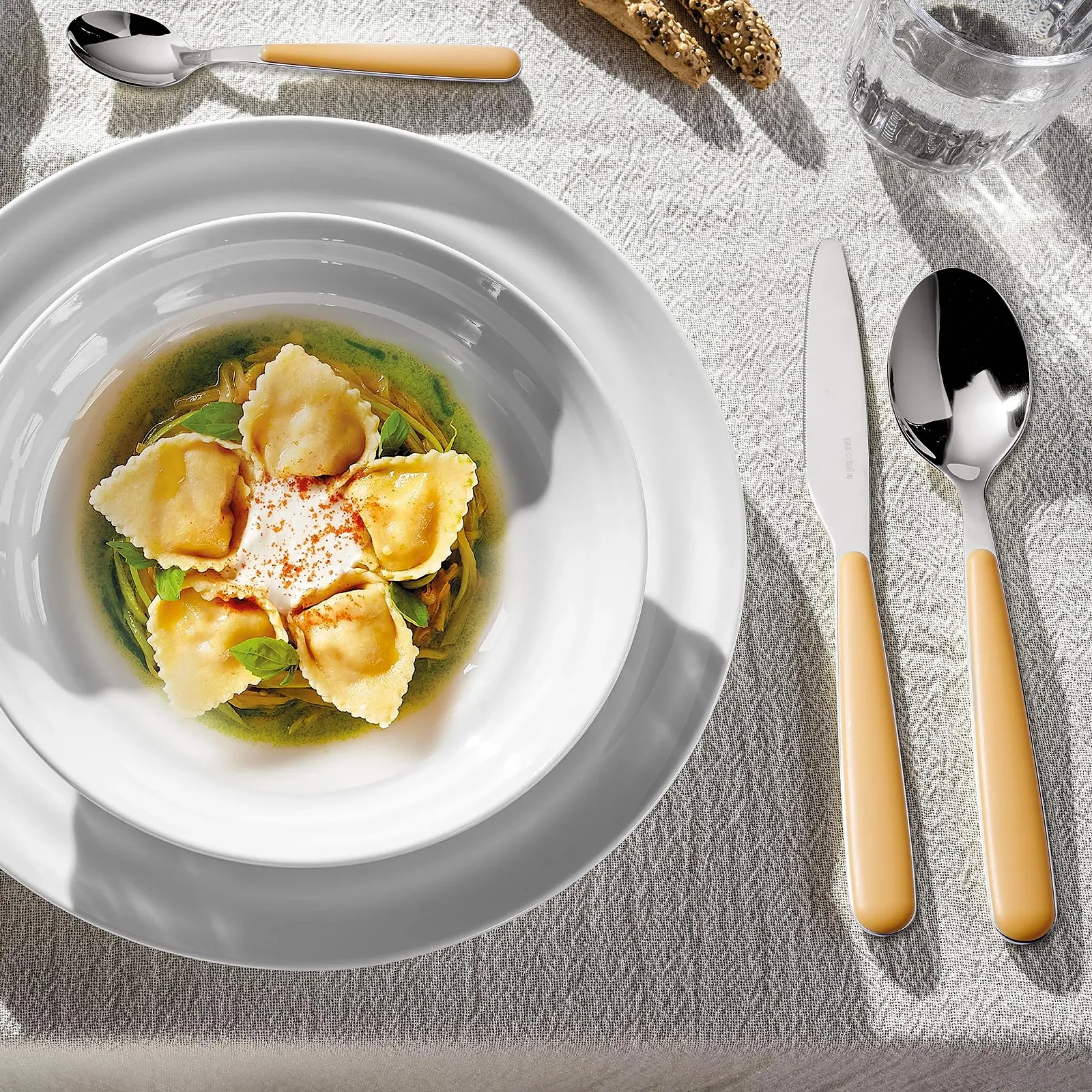 Набір столових приборів Guzzini 127500206, нержавіюча сталь, гірчично-жовтий, фото №2 Набір столових приборів Guzzini 127500206, нержавіюча сталь, гірчично-жовтий, фото №2