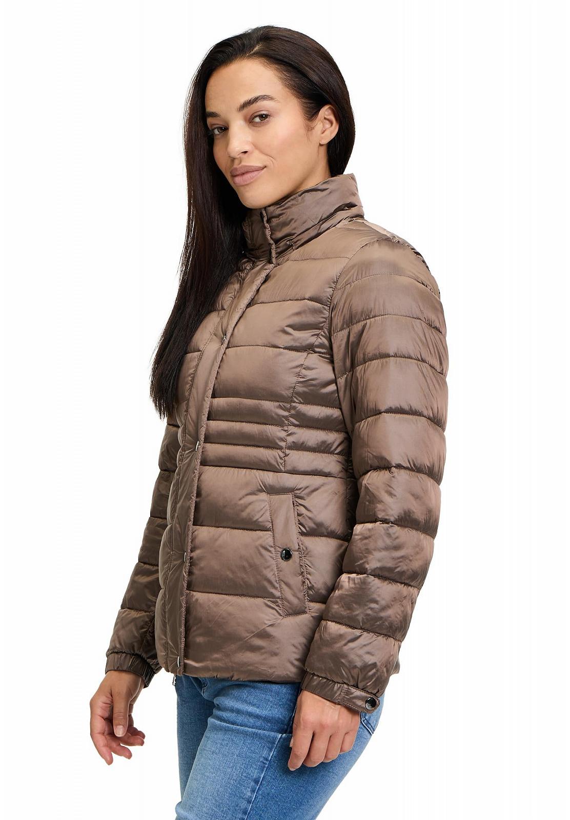 Жіноча стьобана куртка зі знімним капюшоном, фото №8 Жіноча стьобана куртка зі знімним капюшоном, фото №8