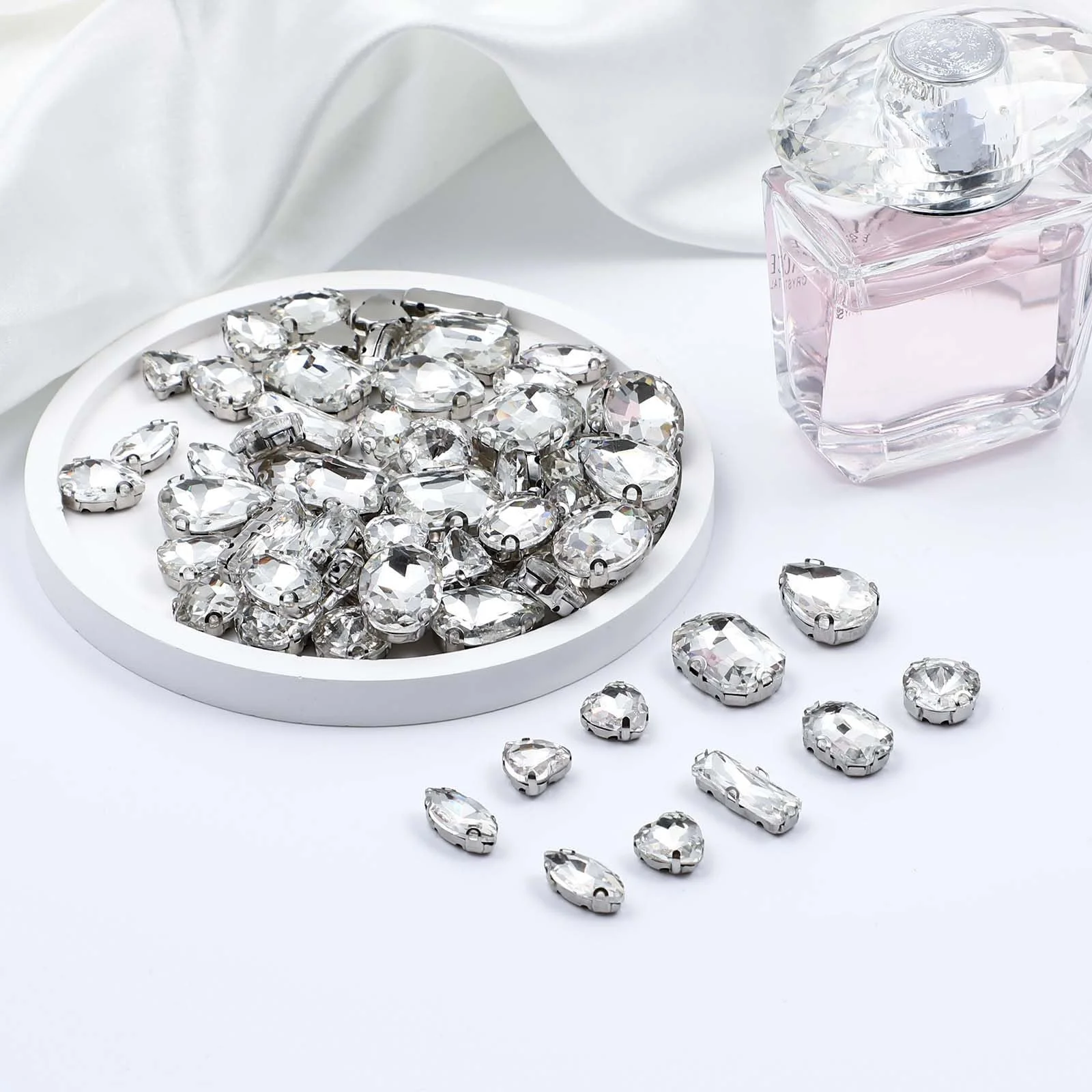 Пришивные стразы Белый 105 штук, микс форм, стеклянные кристаллы, плоская задняя часть, с коготками, для ювелирных изделий, одежды, обуви, фото №8 Пришивные стразы Белый 105 штук, микс форм, стеклянные кристаллы, плоская задняя часть, с коготками, для ювелирных изделий, одежды, обуви, фото №8