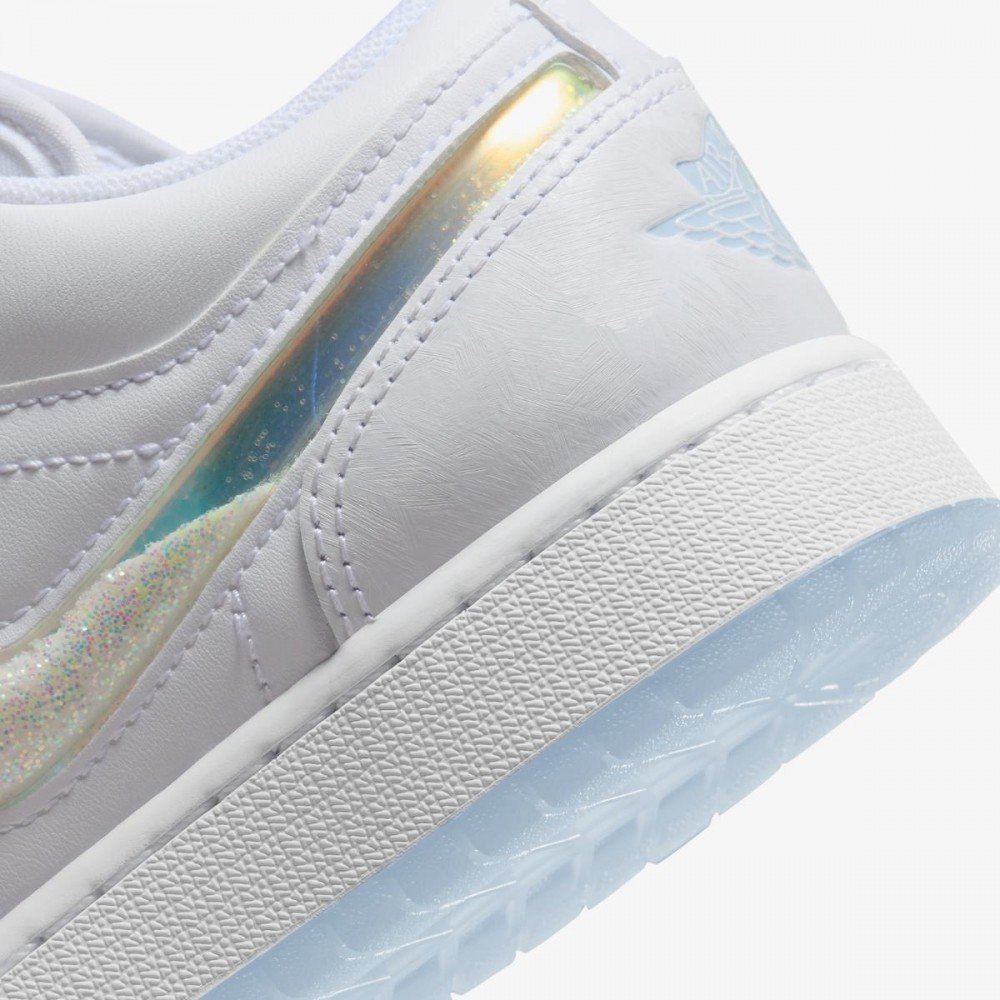 Кроссовки Nike Air Jordan 1 Low GS белые ледяной синий блестящий Swoosh, размер 39, фото №5