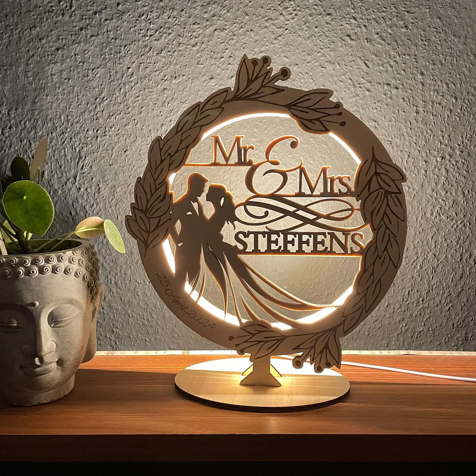 Настільна лампа "Mr. & Mrs." персоналізована дерев'яна USB, фото №4