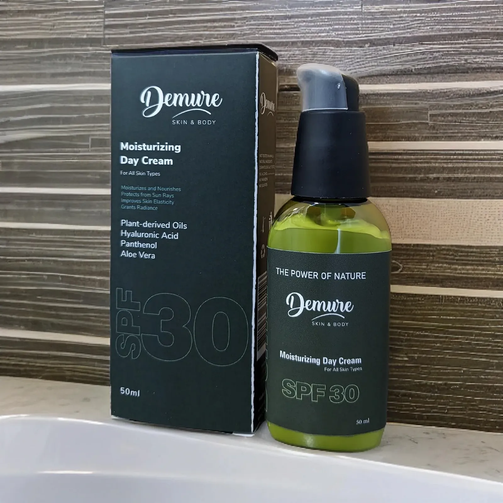 Денний крем для обличчя Demure Moisturising SPF 30 з гіалуроновою кислотою, пантенолом, вітаміном E та обліпихою, 50 мл, фото №6 Денний крем для обличчя Demure Moisturising SPF 30 з гіалуроновою кислотою, пантенолом, вітаміном E та обліпихою, 50 мл, фото №6