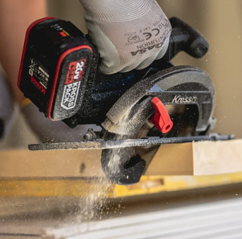 Акумуляторна циркулярная пила Kress KUE12.1 / 20V 2 х 4Ah / 5200 об/мин / 165 мм / Бесщеточная / Черная, фото №5