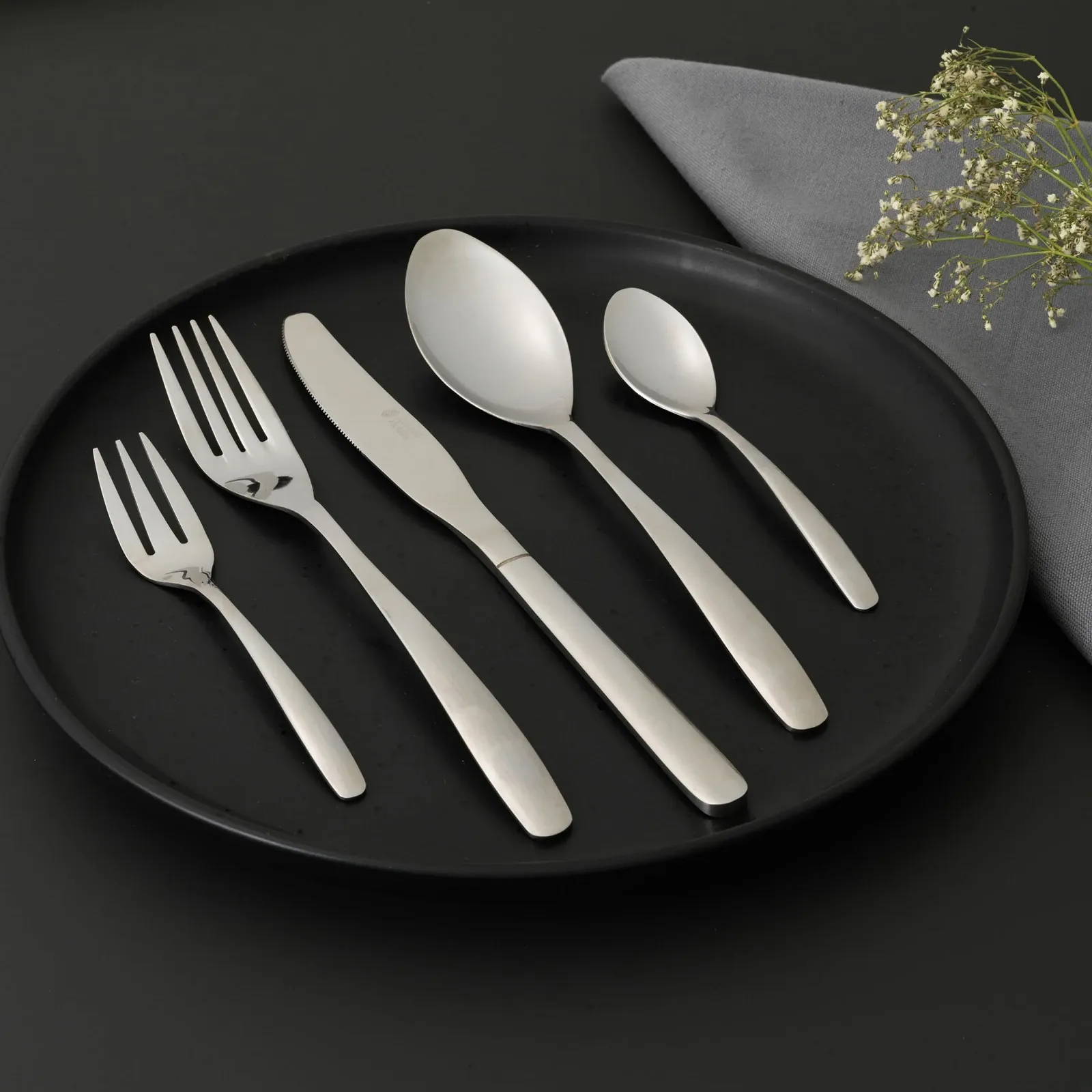 Набір столових приборів Russell Hobbs Florence для 4 осіб, 20 предметів: ніж, виделка, кондитерська виделка, десертна ложка, чайна ложка, нержавіюча сталь 18/0, фото №4 Набір столових приборів Russell Hobbs Florence для 4 осіб, 20 предметів: ніж, виделка, кондитерська виделка, десертна ложка, чайна ложка, нержавіюча сталь 18/0, фото №4