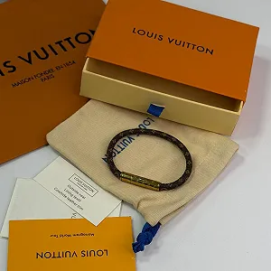Купити Чоловічий браслет на руку LV Louis Vuitton, коричневий - Фото 1 Чоловічий браслет на руку LV Louis Vuitton, коричневий - Фото 1
