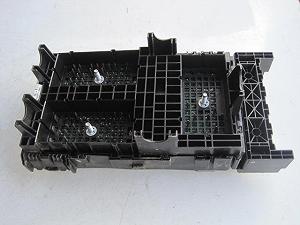 Блок предохранителей Jeep Cherokee KL 2.4 13-18 Блок предохранителей Jeep Cherokee KL 2.4 13-18