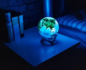 Настольная лампа ChiliTec Earth 3D Глобус 15 см аккумуляторная сенсорная synthetic.ua - Фото 1