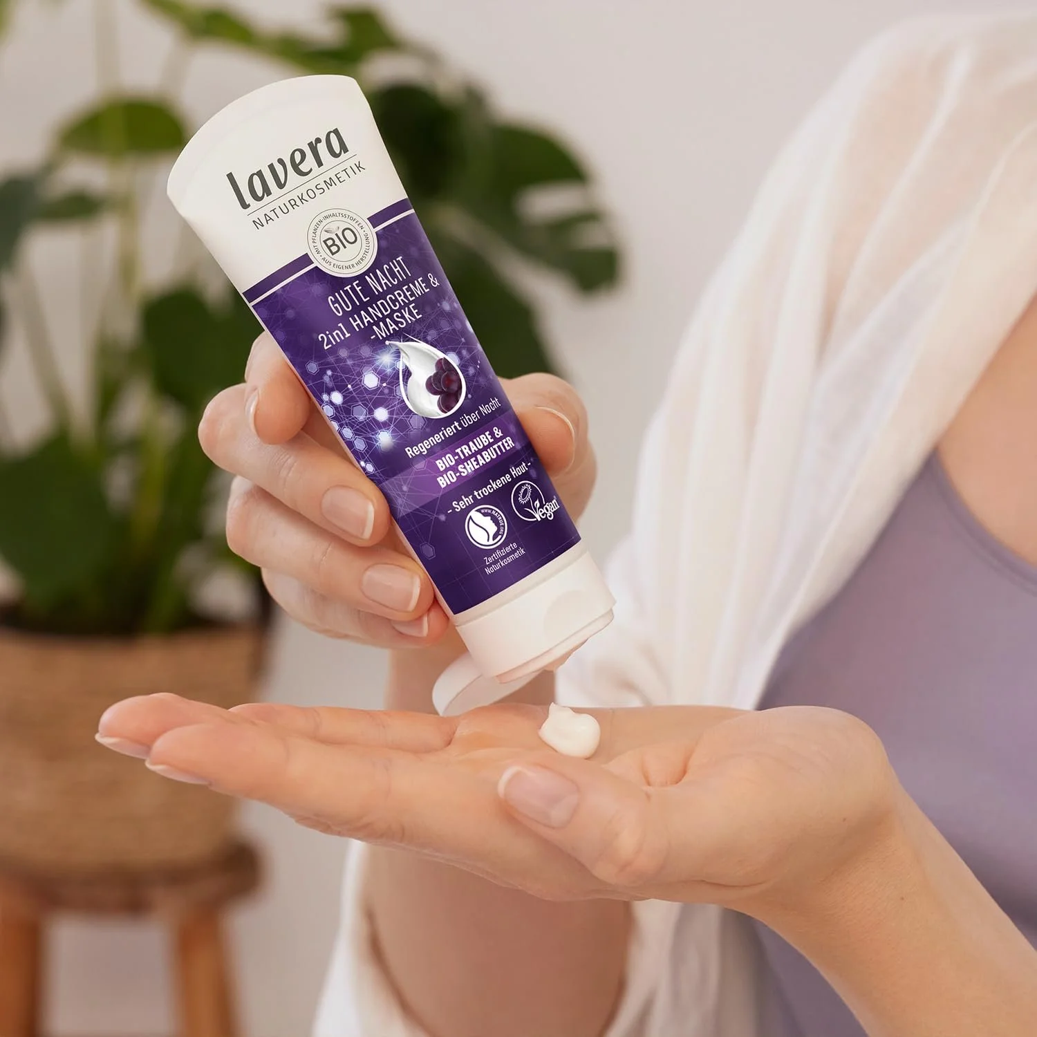 Крем для рук Lavera Gute Nacht 2-в-1 Маска органический виноград и органическое масло ши 75 мл, фото №4