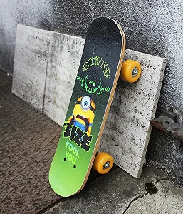 Міні-скейтборд дерев'яний Joy Toy Minions 3 (2026) 43 x 12 x 8 см synthetic.ua - Фото 1