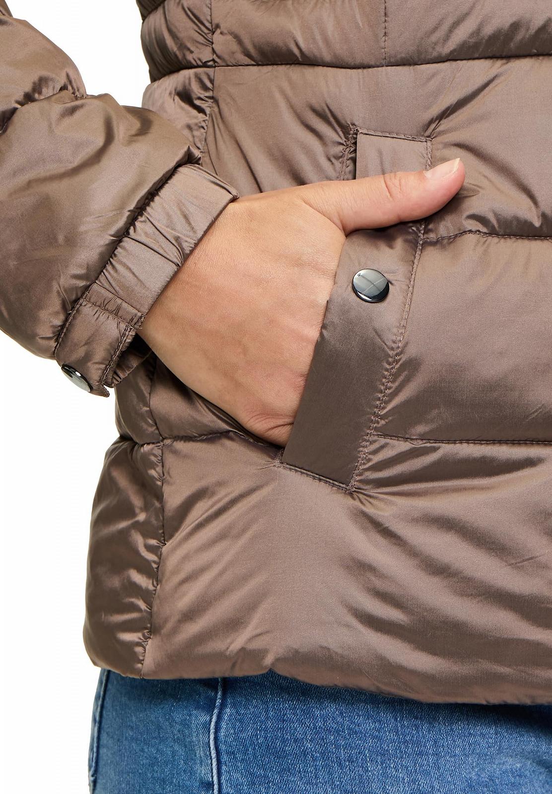 Жіноча стьобана куртка зі знімним капюшоном, фото №7 Жіноча стьобана куртка зі знімним капюшоном, фото №7