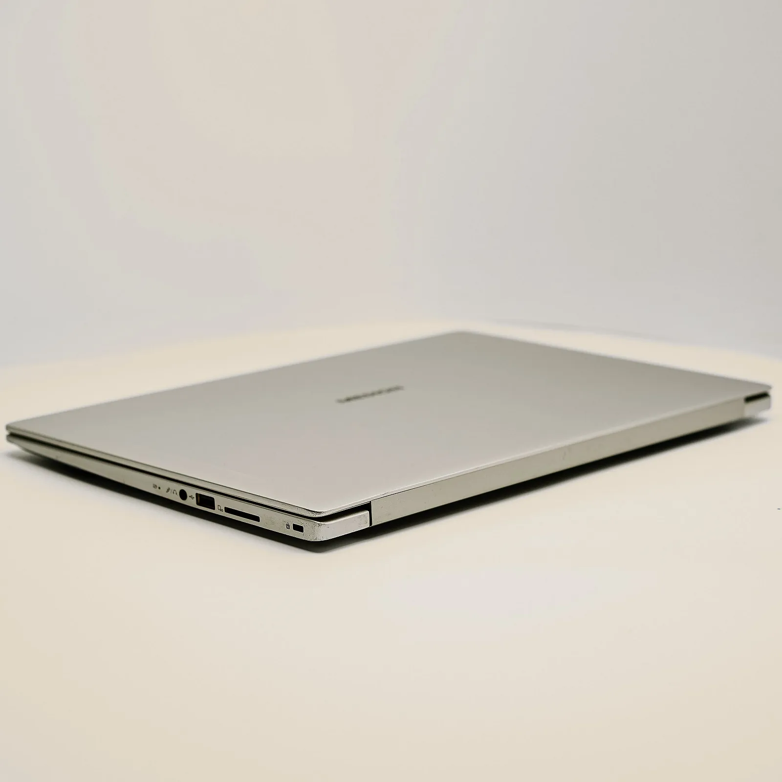 Ноутбук 15.6'' Medion (Lenovo Group) Akoya S6445 | Intel Core i3-8145U | IPS (1920x1080) FullHD | RAM DDR4 8 ГБ | SSD 256 ГБ | Intel UHD Graphics 620 | Light Silver | Металевий корпус | Win11 (5005), фото №5