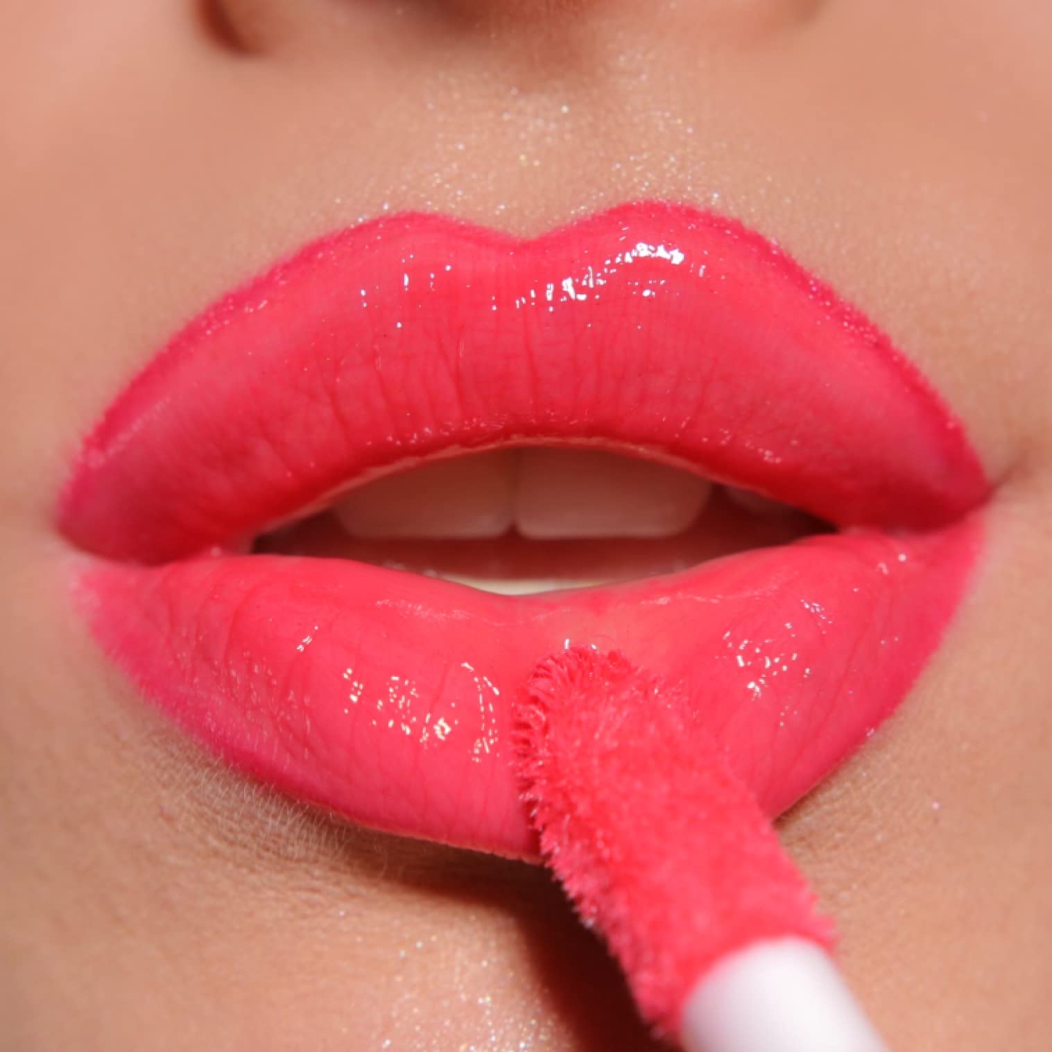 Makeup Revolution Lip Swirl Ceramide Блеск для губ Biting Red, фото №3