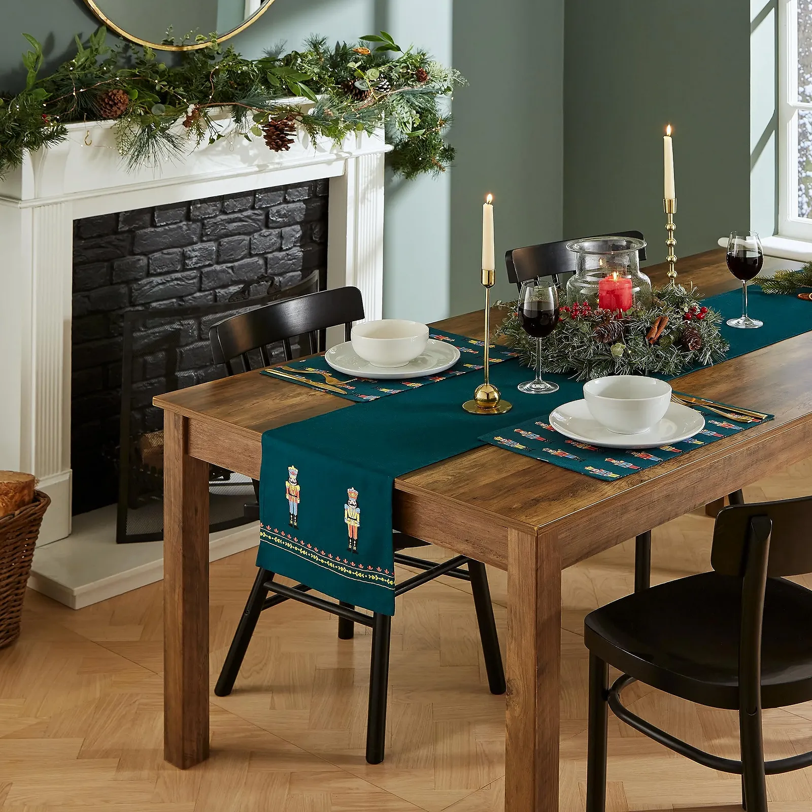 Ранер для столу Catherine Lansfield Nutcracker бавовняний 33 x 220 см зелений, фото №1